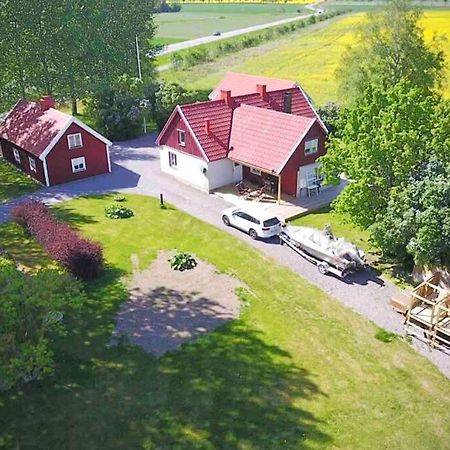 Eget Hus Med Bra Laege Och Toppstandard Linkoping Luaran gambar