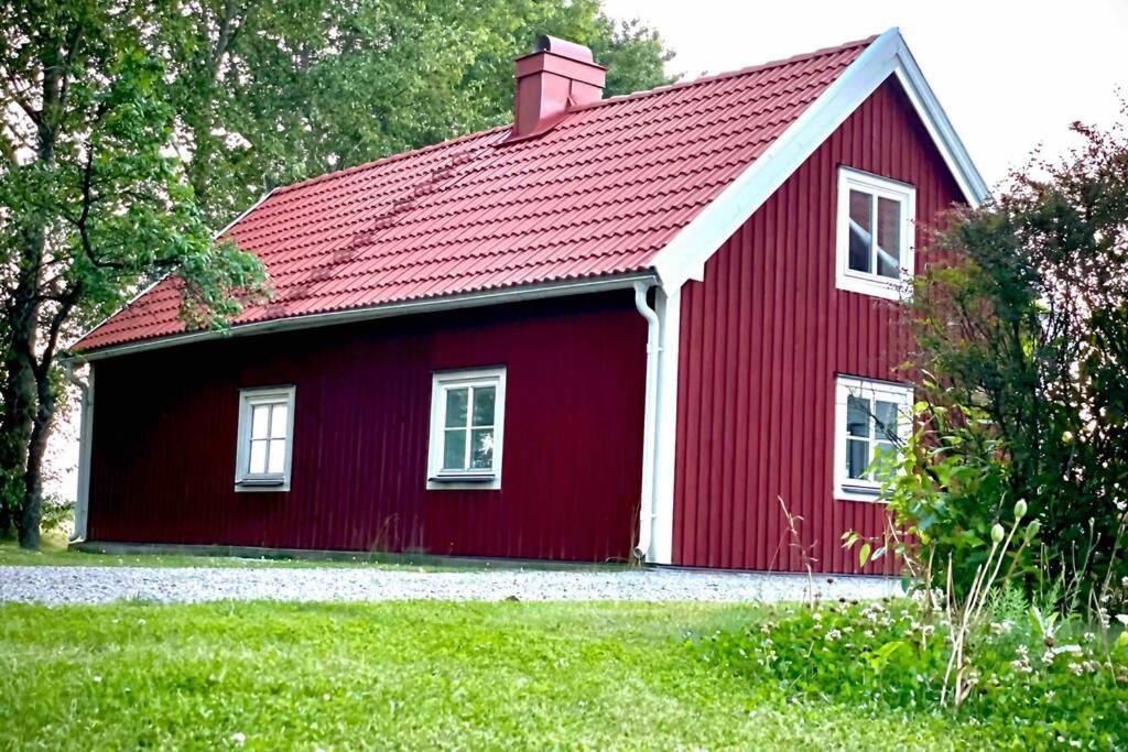 Eget Hus Med Bra Laege Och Toppstandard Linkoping Luaran gambar