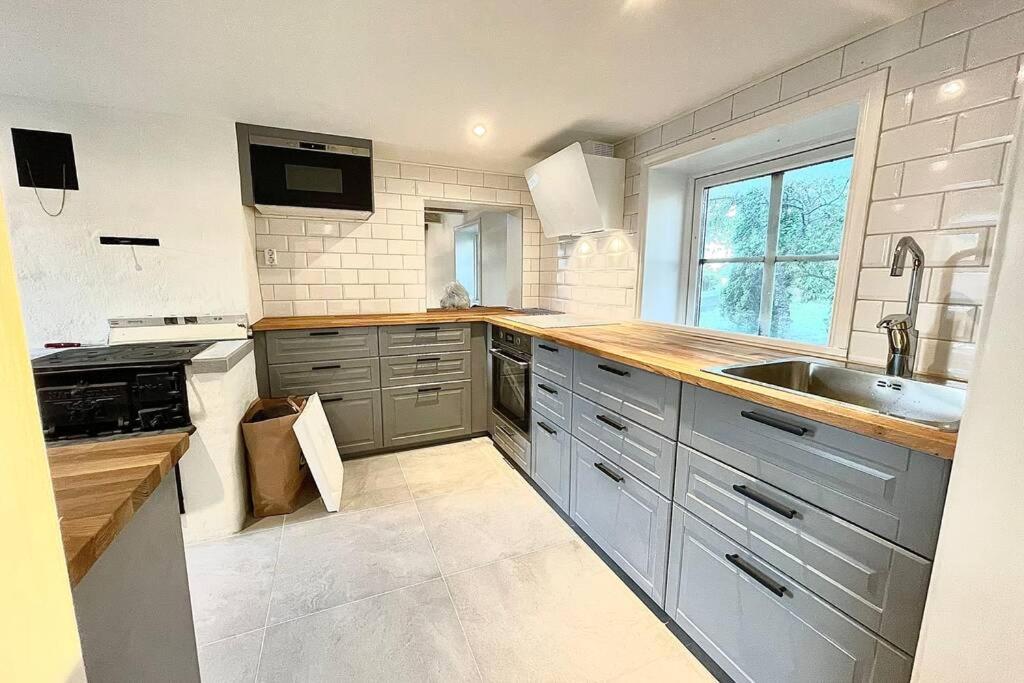 Eget Hus Med Bra Laege Och Toppstandard Linkoping Luaran gambar